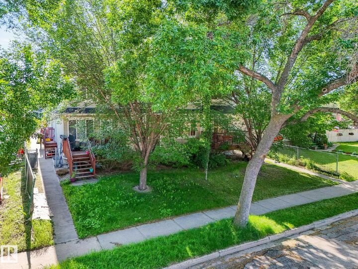 Property Photo: 11813 43 Street NW 4 AB T5W 2P3