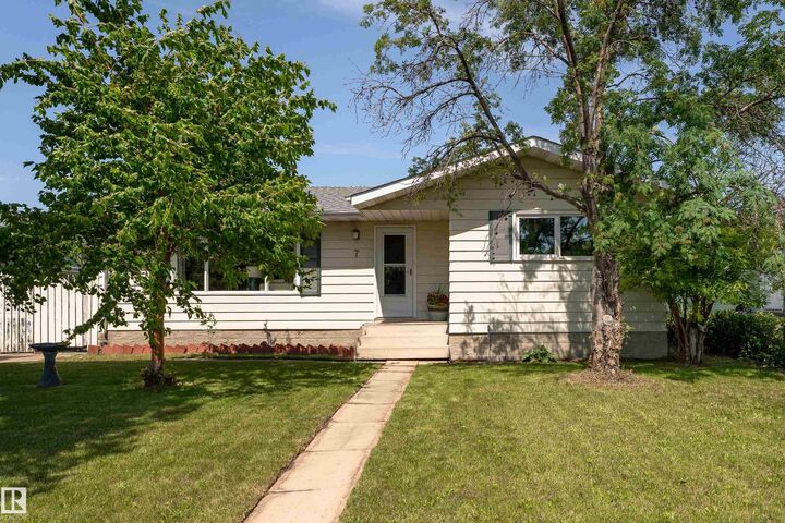 Property Photo:  7 Camelot Crescent  AB T9E 4L4 
