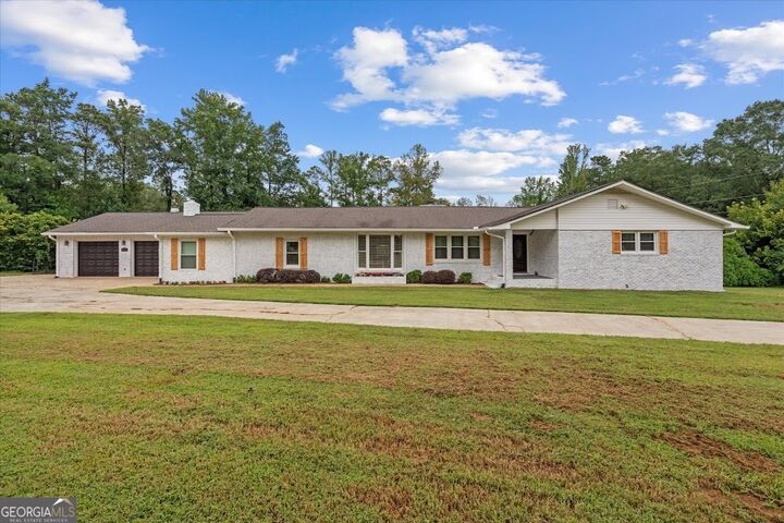 Property Photo: 2716 Georgia 16 GA 30116