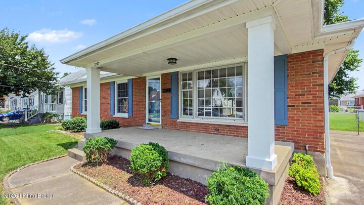 Property Photo:  2709 Parklawn Dr  KY 40217 