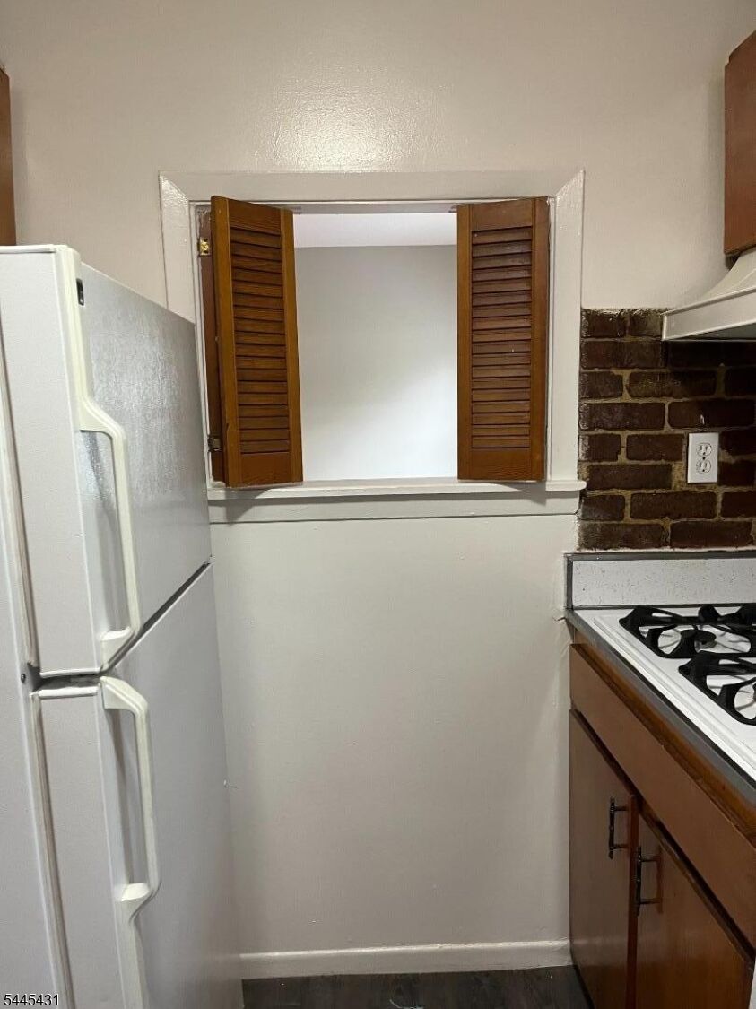 Property Photo: 354 S Orange Ave 2C NJ 07079