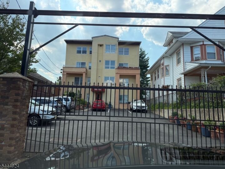 Property Photo:  468 Mount Prospect Ave 4  NJ 07104 