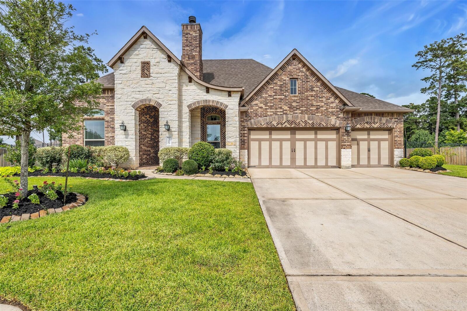 Property Photo: 14003 S Evergreen Ridge Court TX 77354