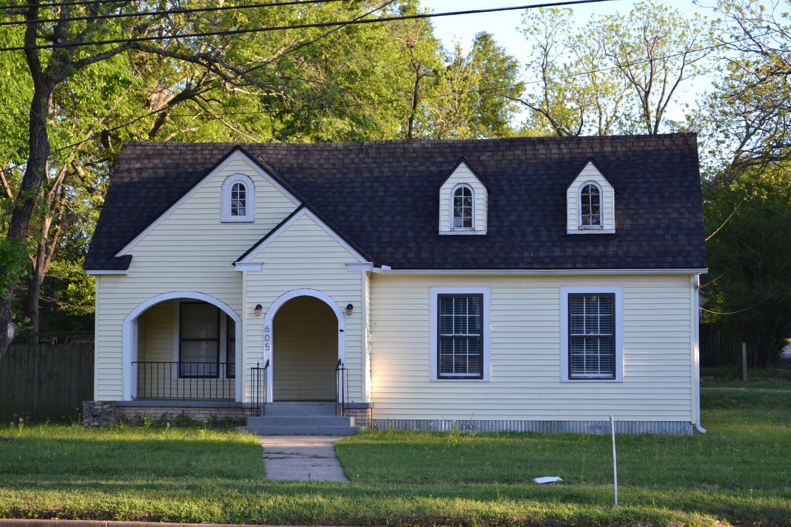 Property Photo:  605 W Tyler  TX 75644 