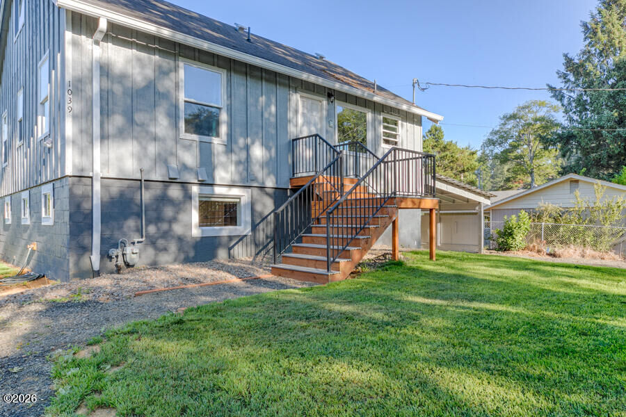 Property Photo:  1039 NE Grant Street  OR 97365 