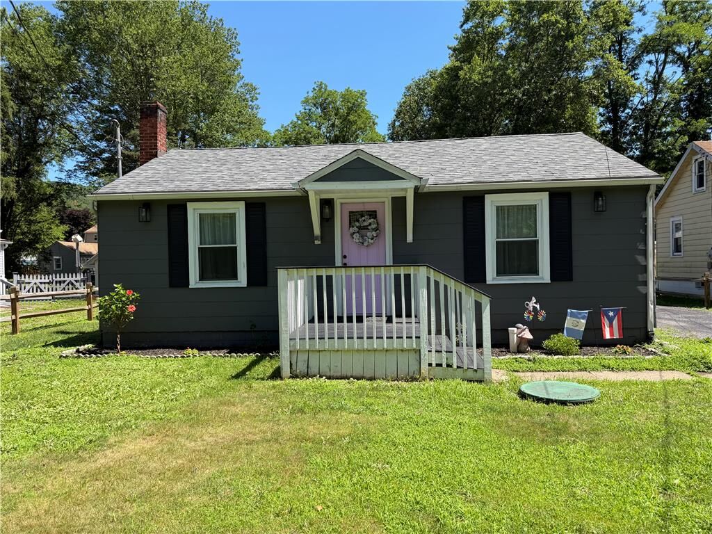 Property Photo: 1878 Paradise Trail PA 18301