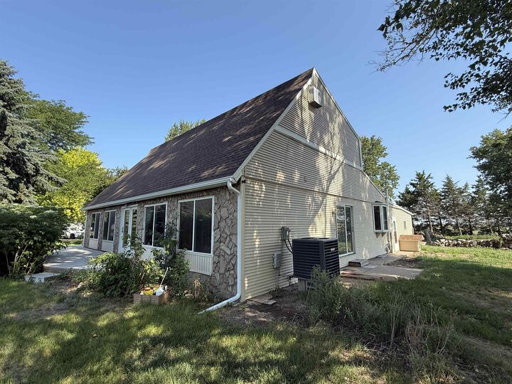 Property Photo: 9523 Canal Rd NE 69101