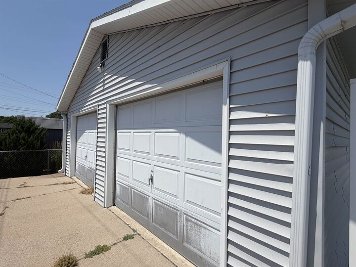 Property Photo: 1202 Bel Aire Rd. NE 69101