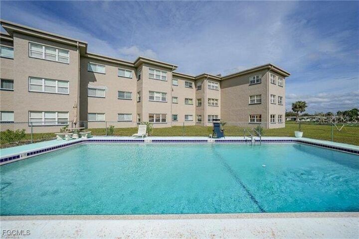 Property Photo:  3100 Harbor Boulevard 102  FL 33952 