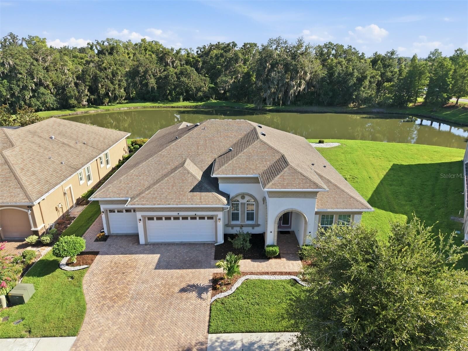 Property Photo: 7121 Hatpin Loop FL 33545
