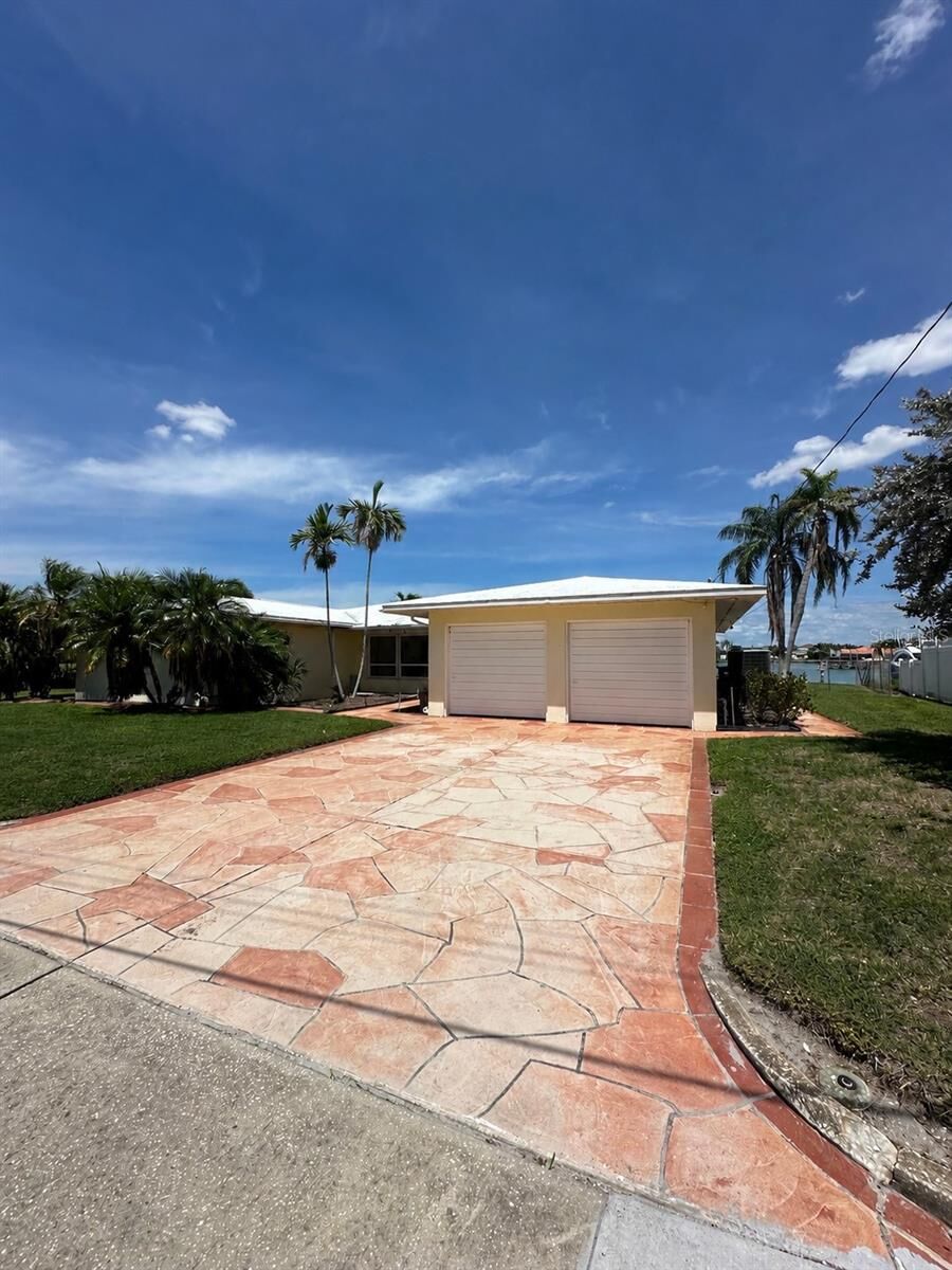 Property Photo:  732 Pruitt Drive  FL 33708 