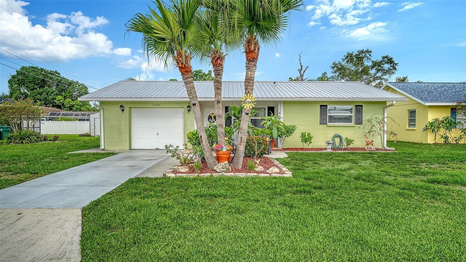 Property Photo:  1003 21st Avenue W  FL 34221 