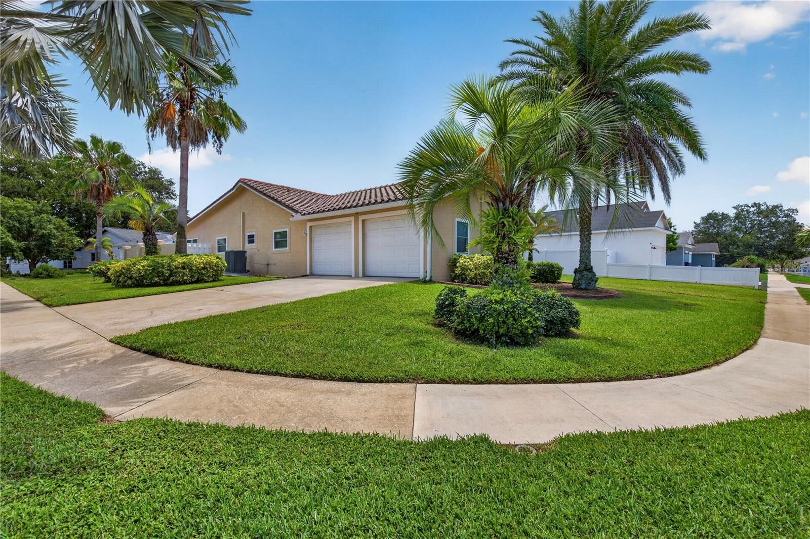 Property Photo:  4831 Blue Jay Circle  FL 34683 
