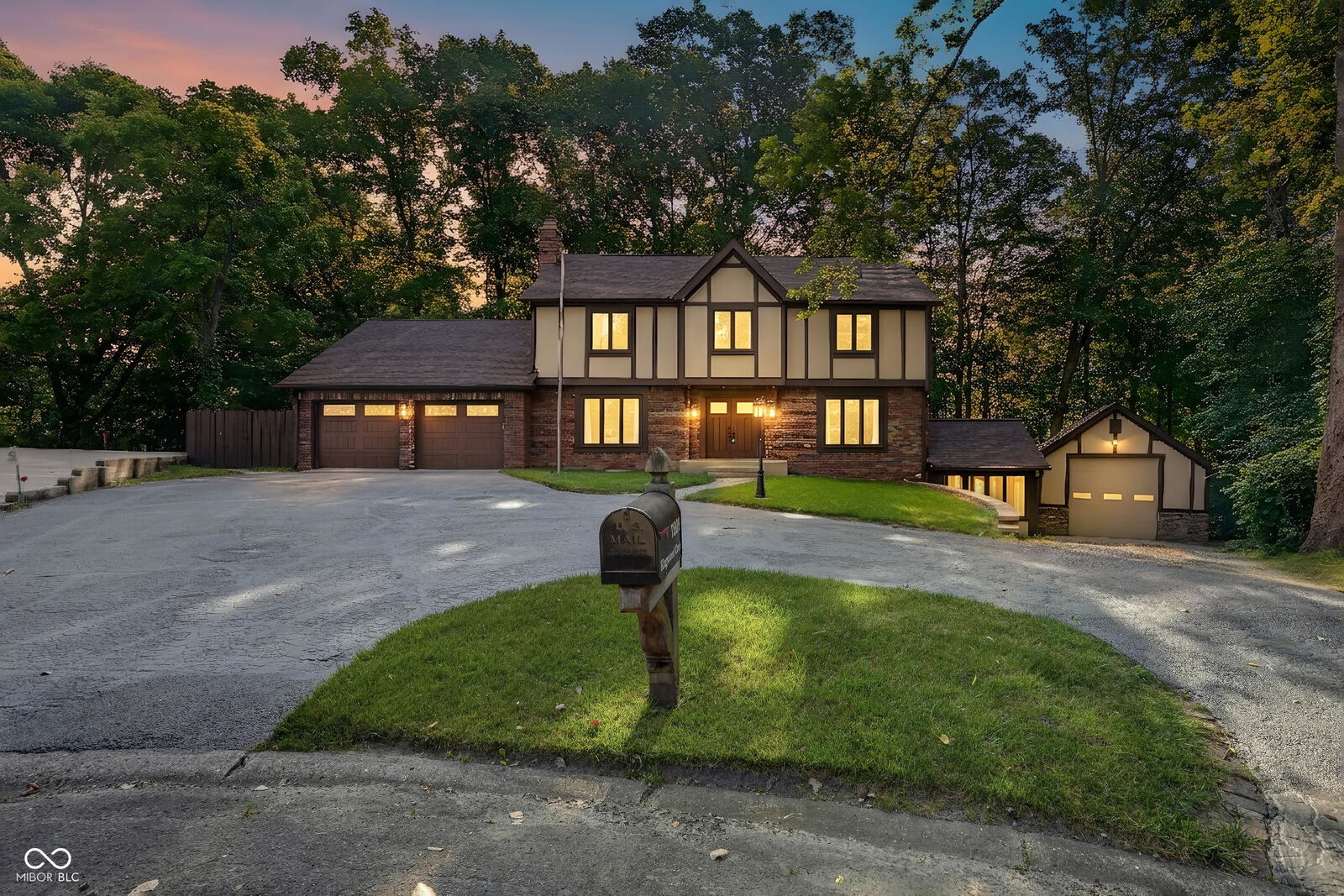 Property Photo: 7209 Kingswood Circle IN 46256