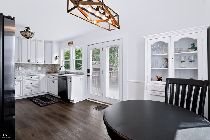 Property Photo: 551 E Adams Street IN 46131