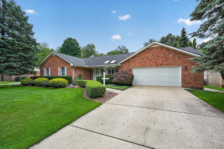 Property Photo: 8800 Mary Ann Avenue MI 48317