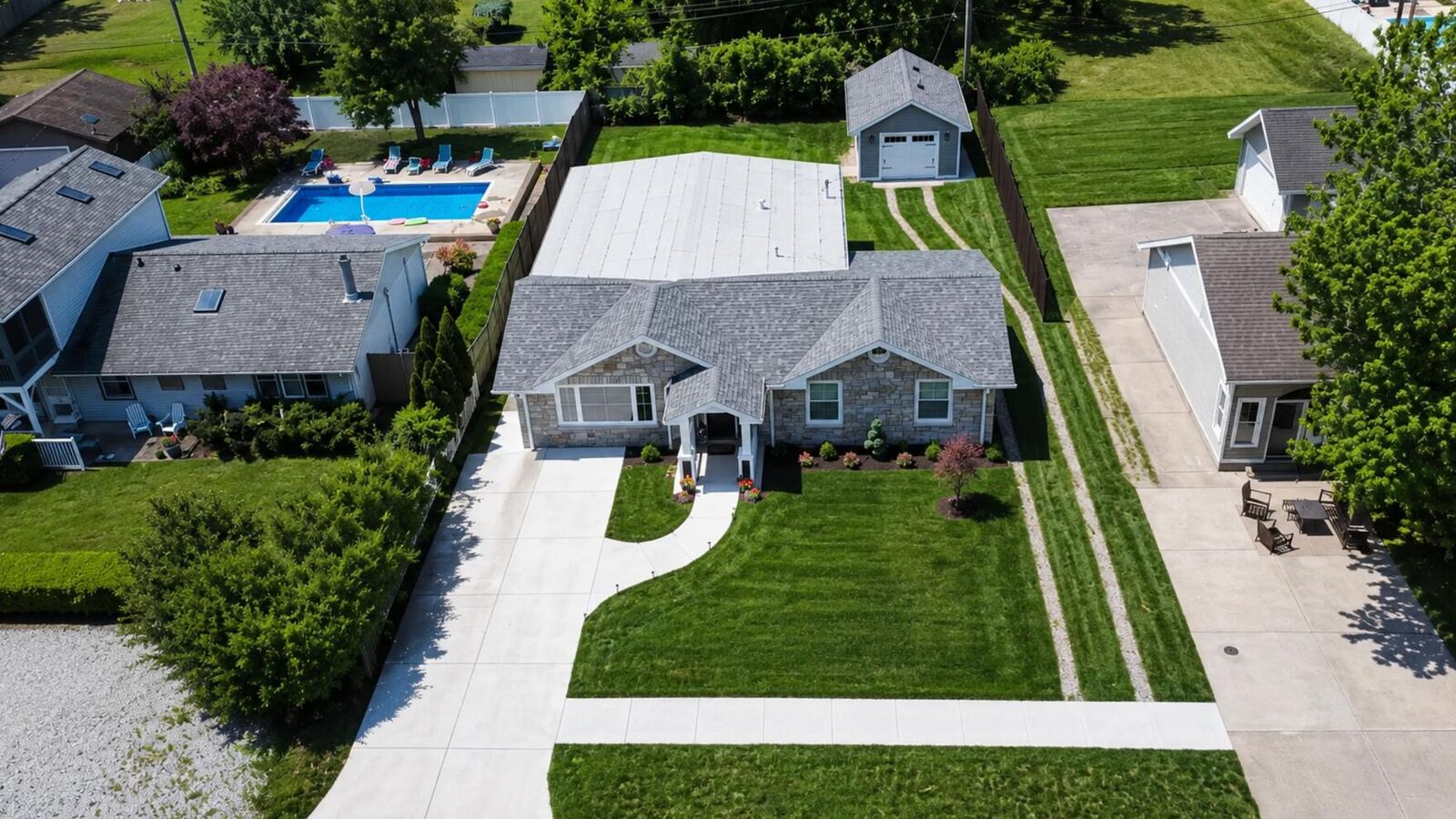 Property Photo:  340 N Berrien Street  MI 49117 