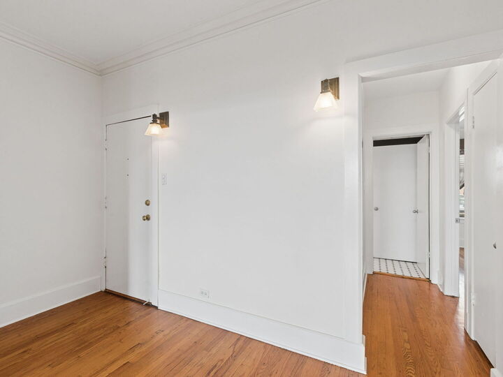 Property Photo: 1044 W Balmoral Avenue 4C IL 60640