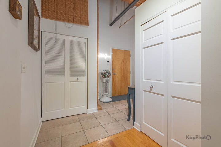 Property Photo:  1330 W Monroe Street 108  IL 60607 