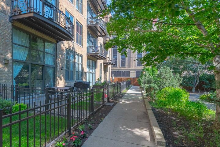 Property Photo:  1330 W Monroe Street 108  IL 60607 