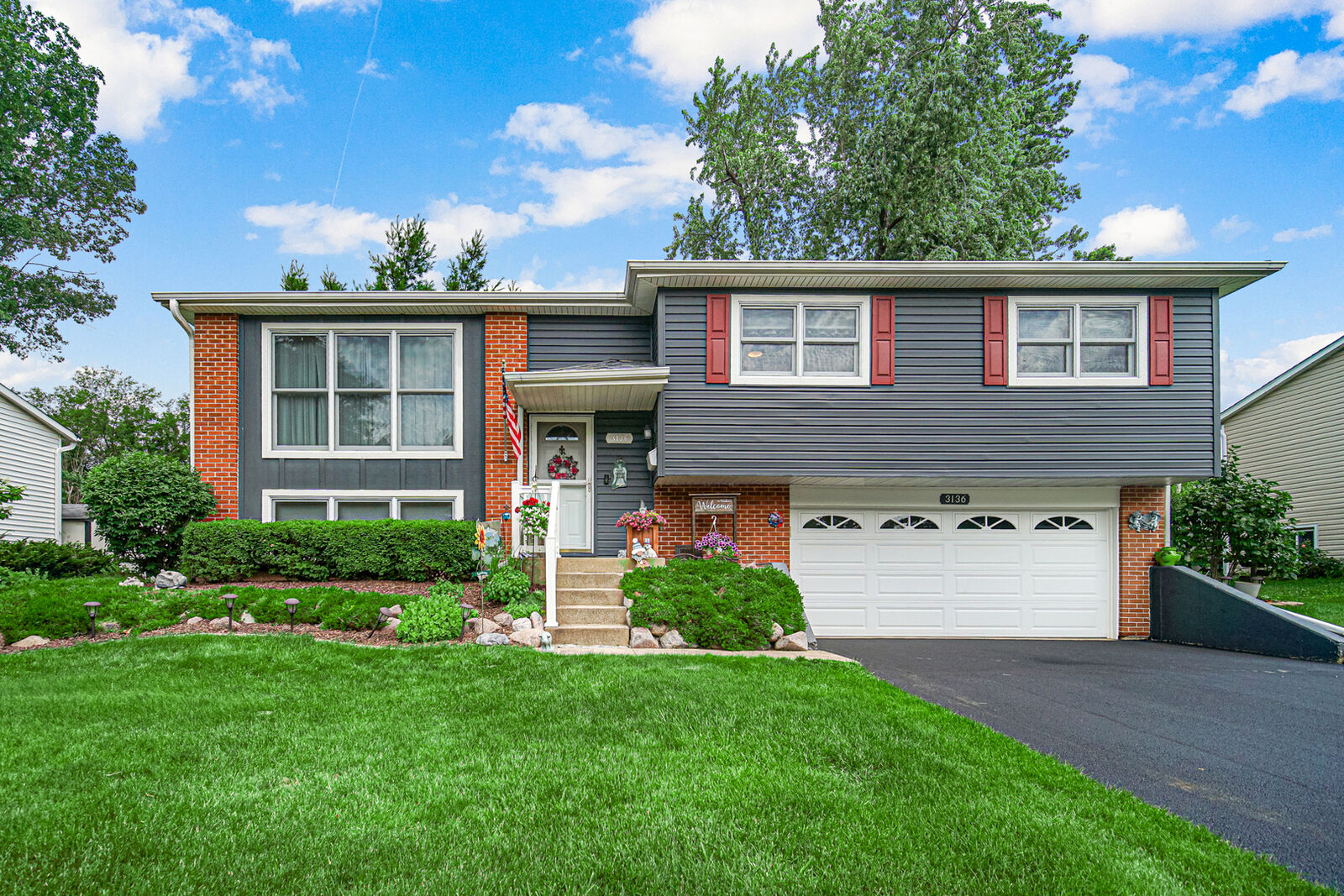 Property Photo:  3136 Everglade Avenue  IL 60517 