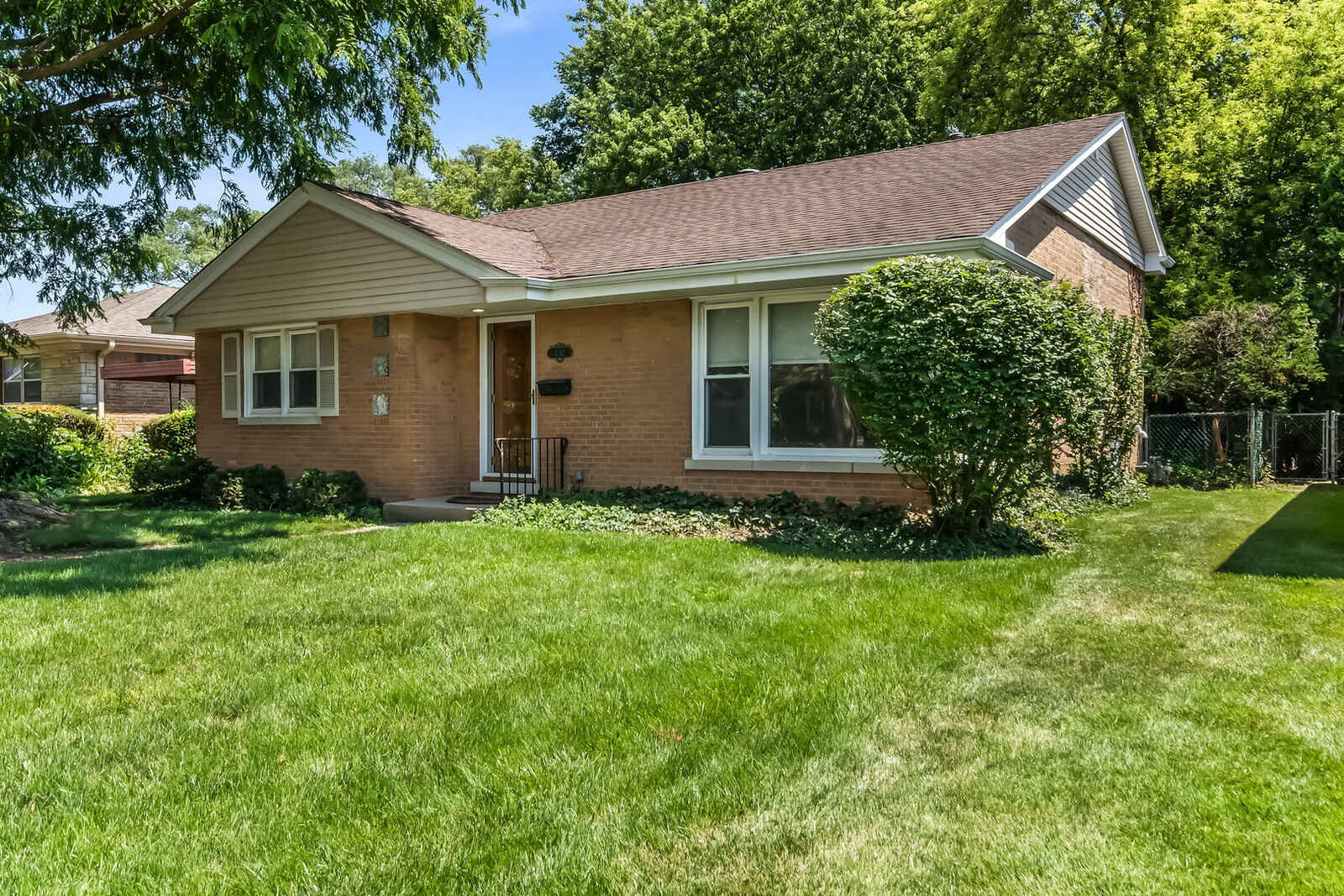 Property Photo: 232 Thelin Court IL 60091