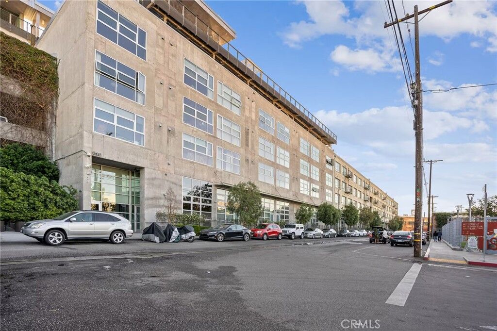 Property Photo: 510 S Hewitt CA 90013