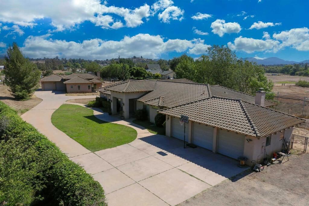 Property Photo:  285 87 Penn Street  CA 92065 