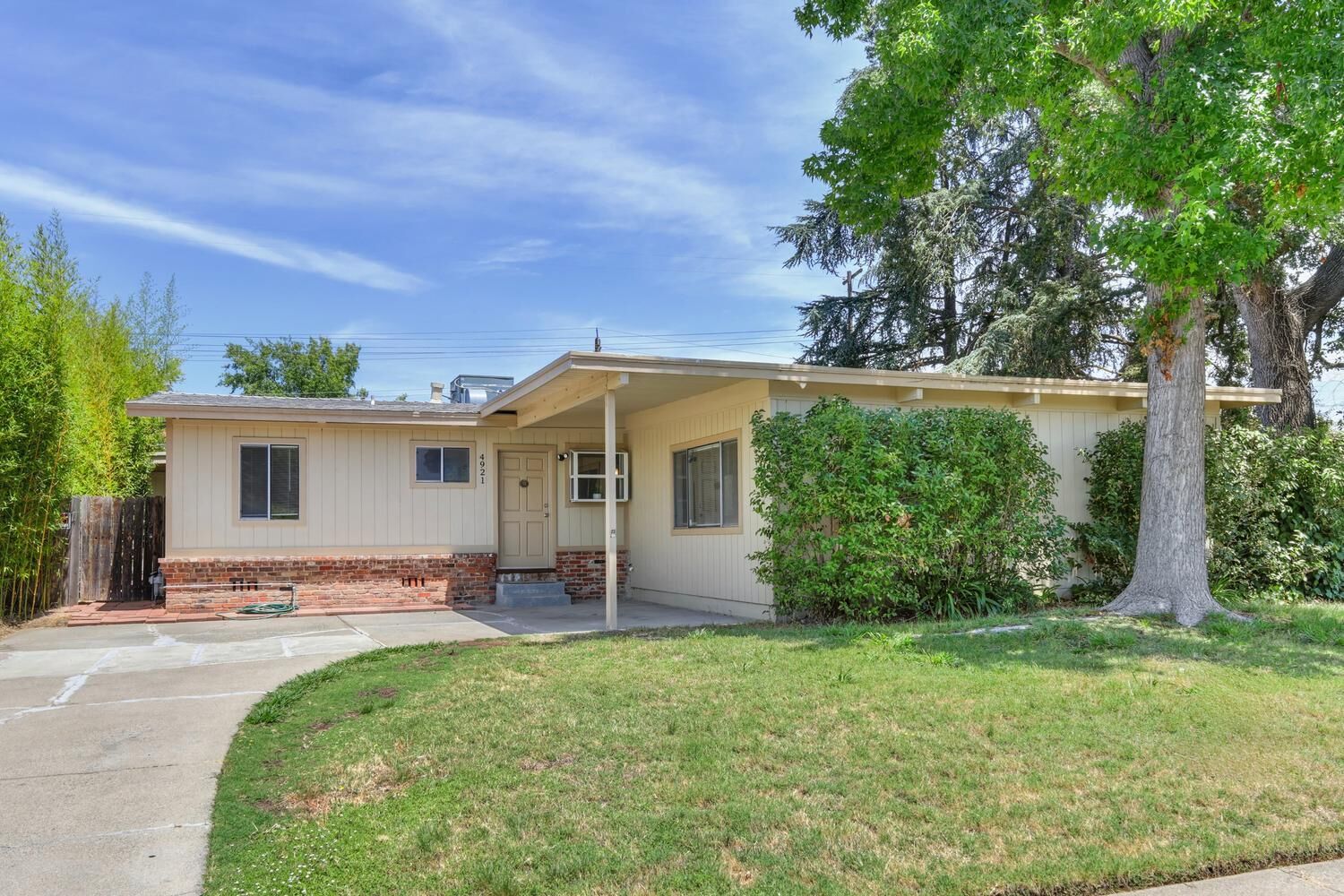 Property Photo: 4921 Foster Way CA 95608