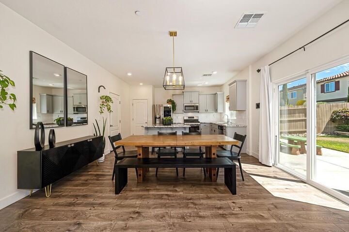 Property Photo: 4024 Fairgrove Lane CA 95747