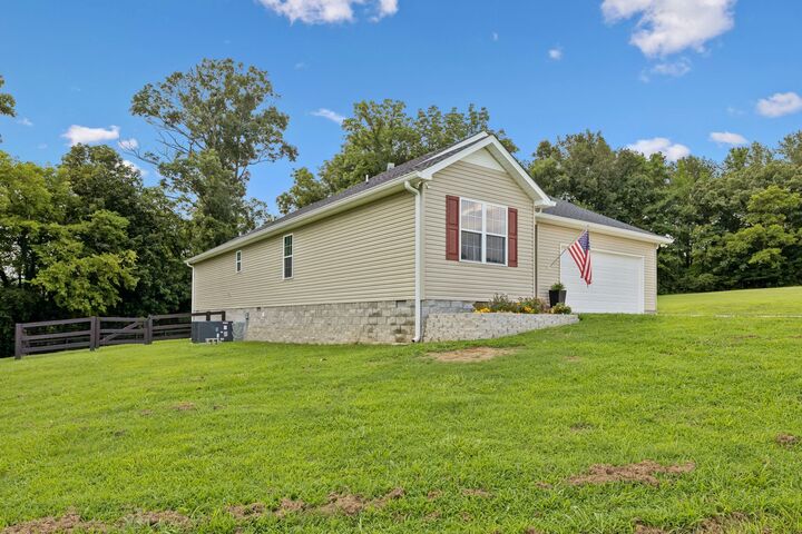 Property Photo: 111 Fiddlers Ct TN 38478