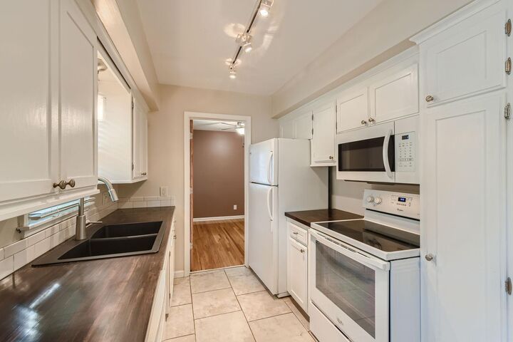Property Photo: 3845 Vera Cruz Avenue N MN 55422
