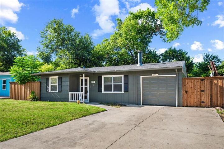 Property Photo:  1304 Cardinal Street  TX 76010 