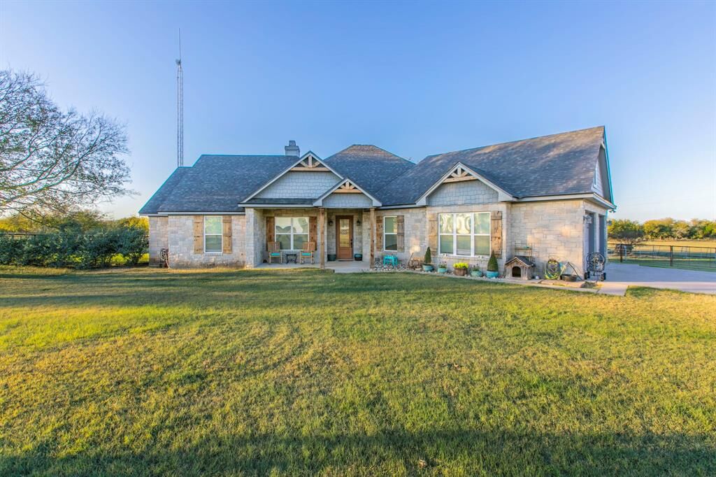 Property Photo: 308 Wildflower TX 76657