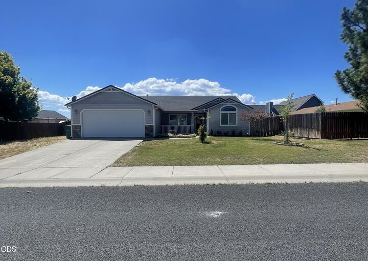 Property Photo:  3254 Barnes Way  OR 97603 