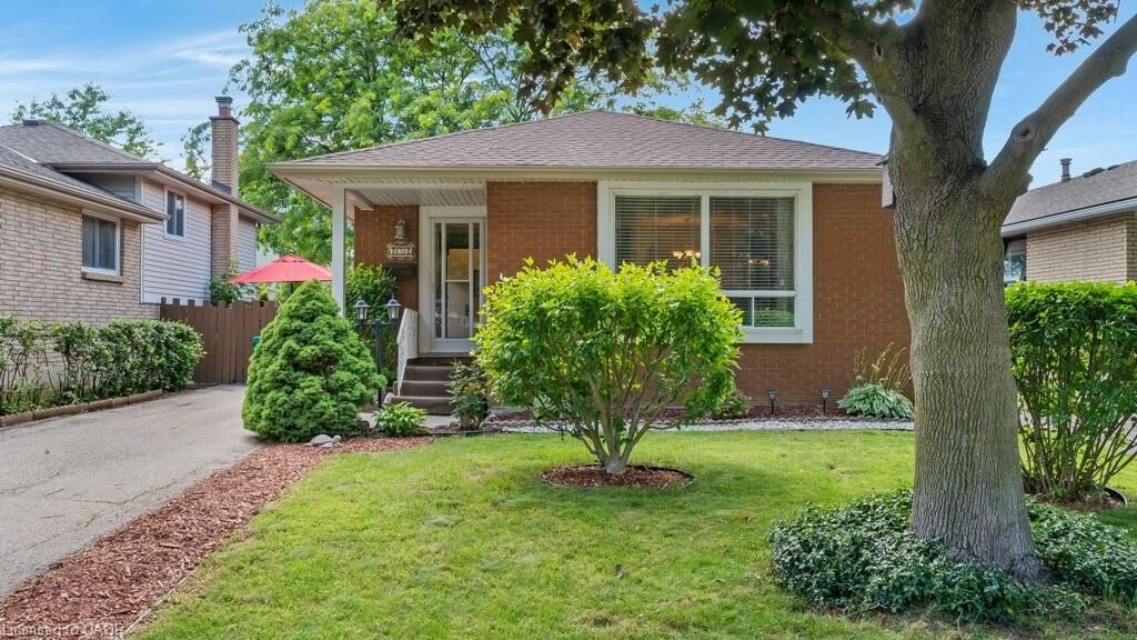 Property Photo:  252 Johanna Drive  ON N1S 4C6 