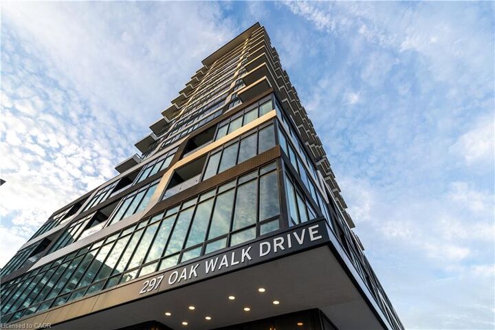 Property Photo:  297 Oak Walk Drive 1605  ON L6H 3R6 