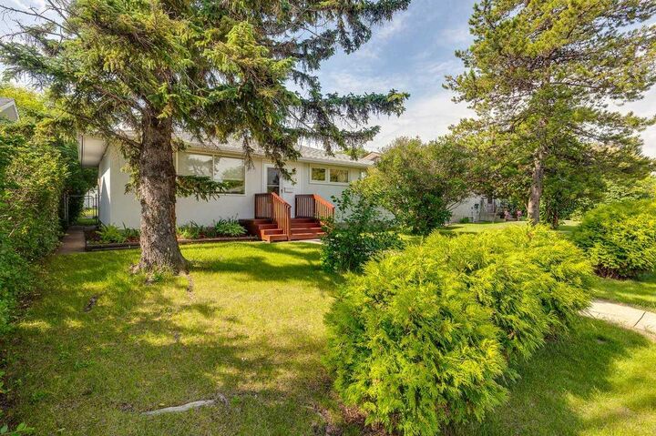 Property Photo:  5958 West Park Crescent Crescent N  AB T4N 1G3 