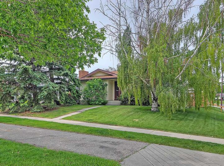 Property Photo:  3135 60 Street NE  AB T1Y 2R2 