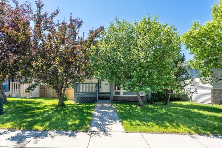 Property Photo:  14 Easterbrook Place SE  AB T4B 2H2 