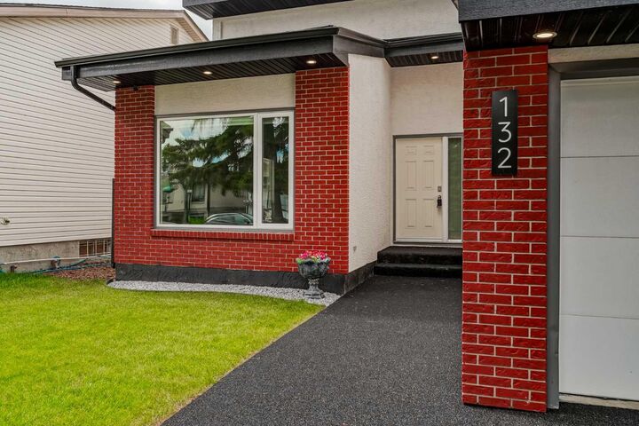 Property Photo:  132 Woodglen Way SW  AB T2W 4T3 