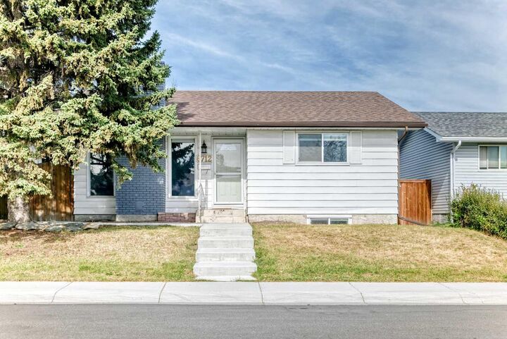 6712 23 Avenue NE — photo 1