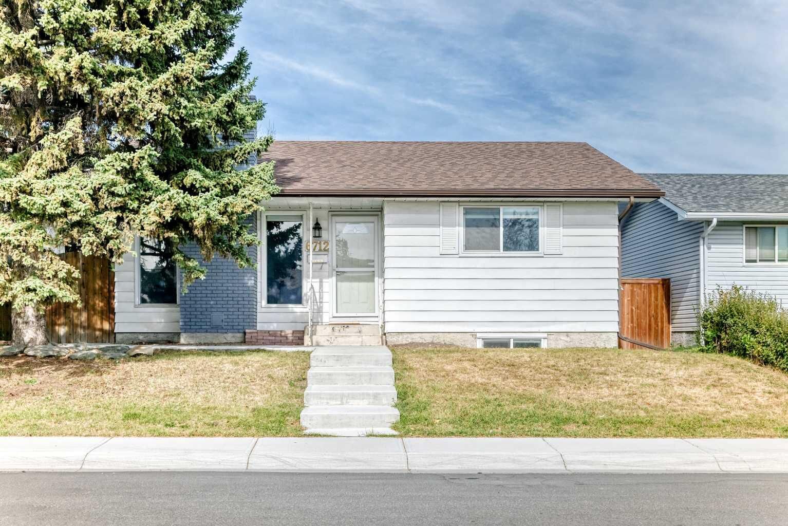 Property Photo:  6712 23 Avenue NE  AB T1Y 1V4 