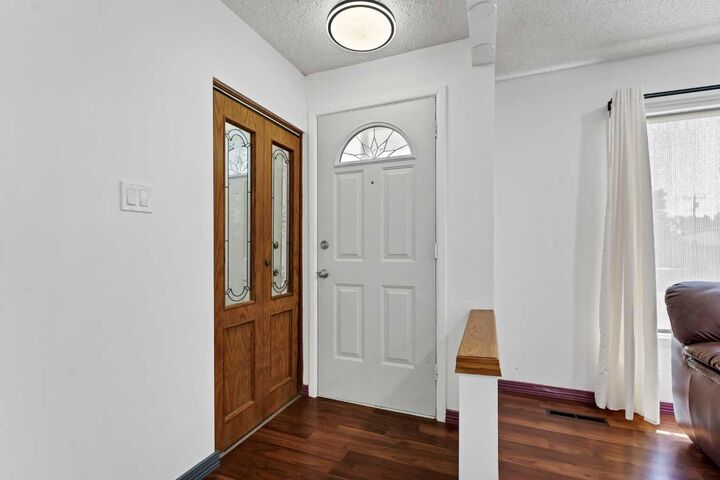 Property Photo:  1120 1 Avenue NE  AB T1A 5Z6 