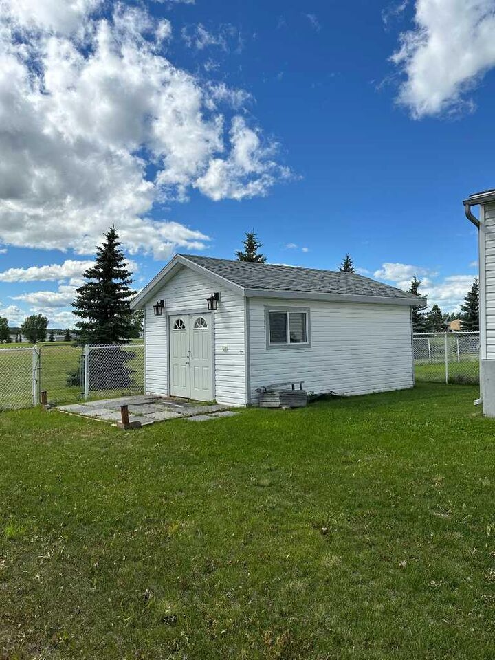 Property Photo: 625 Carley Close AB T8W 5K5