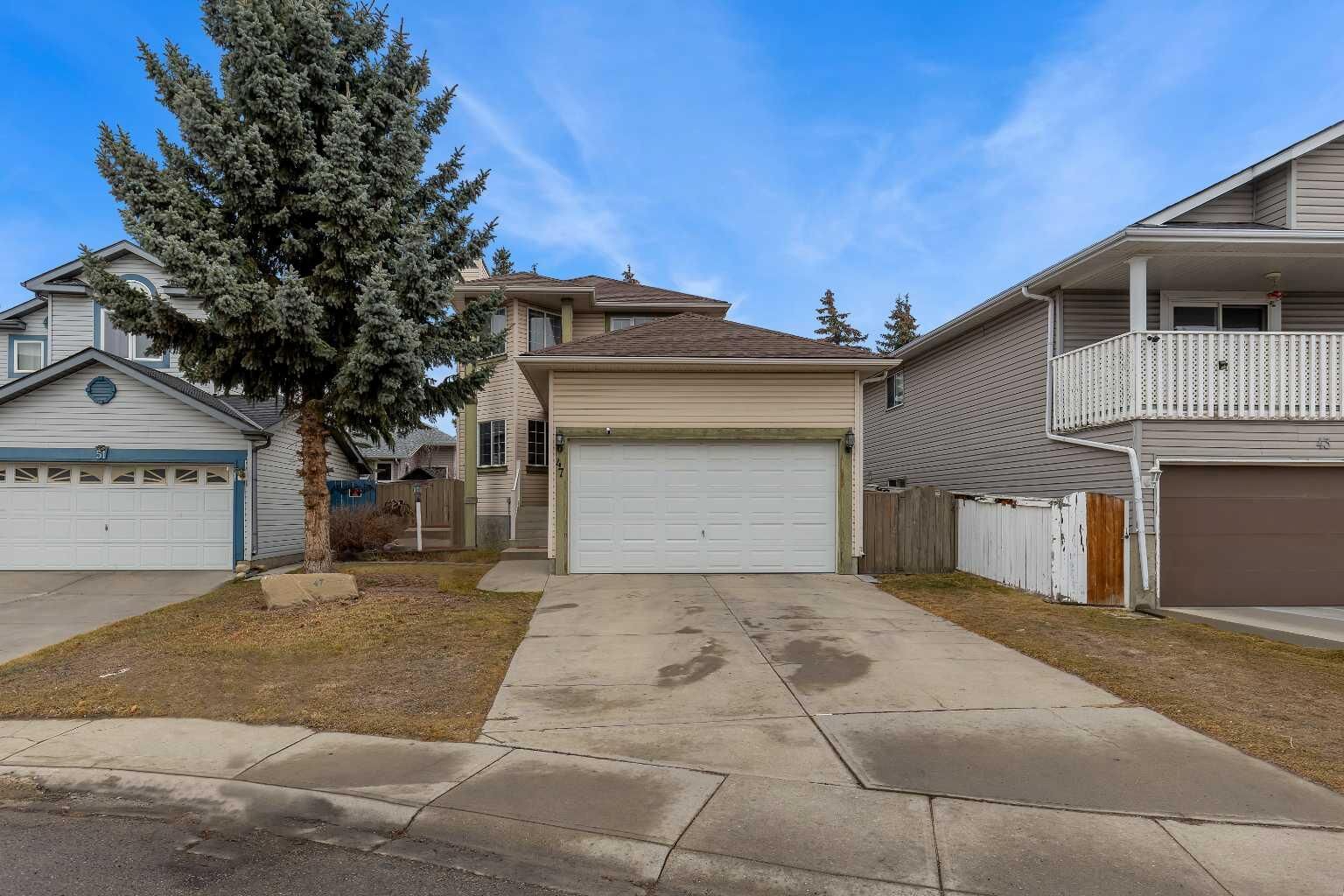 Property Photo:  47 Carmel Close NE  AB T1Y 6Z3 