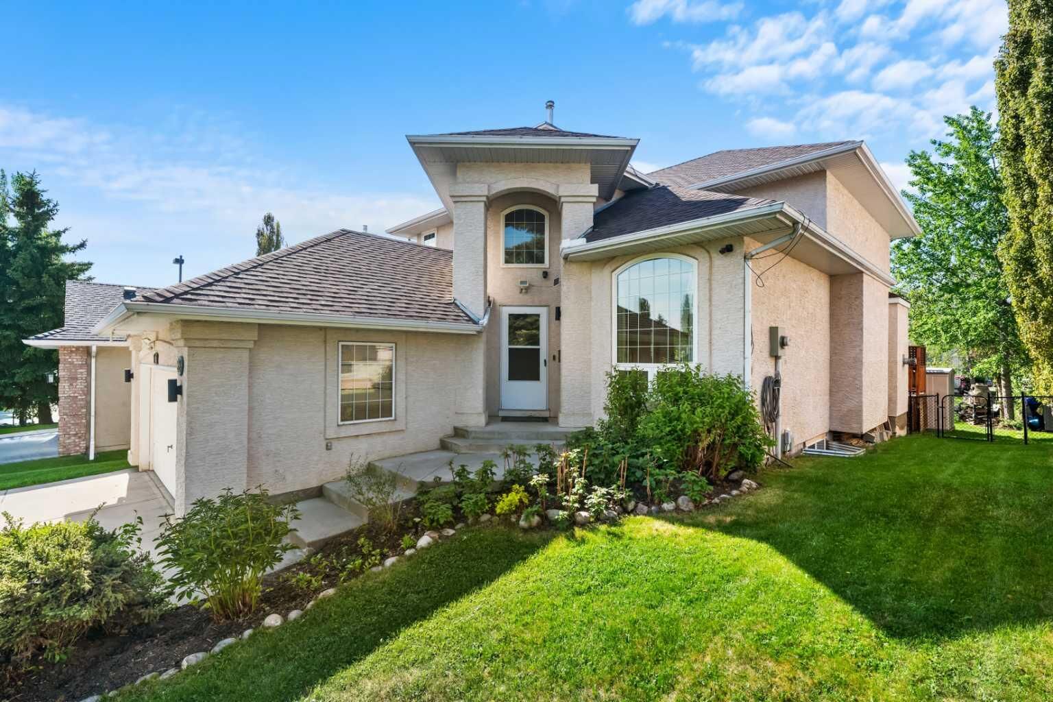 Property Photo:  28 Mt Norquay Gate SE  AB T2Z 2R3 