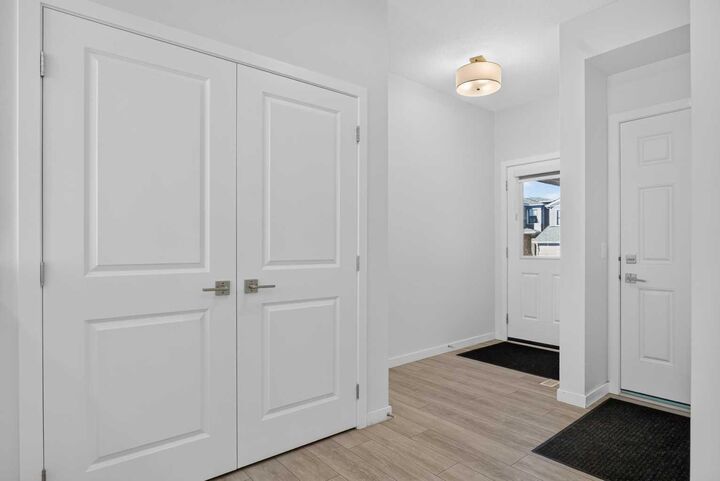 Property Photo:  274 Lucas Place NW  AB T2P 2E4 
