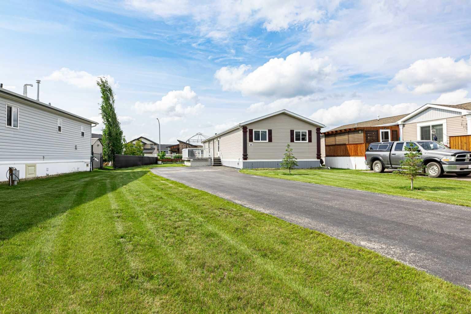 Property Photo:  15 Mackenzie Ranch Way 98  AB T4L 0B4 