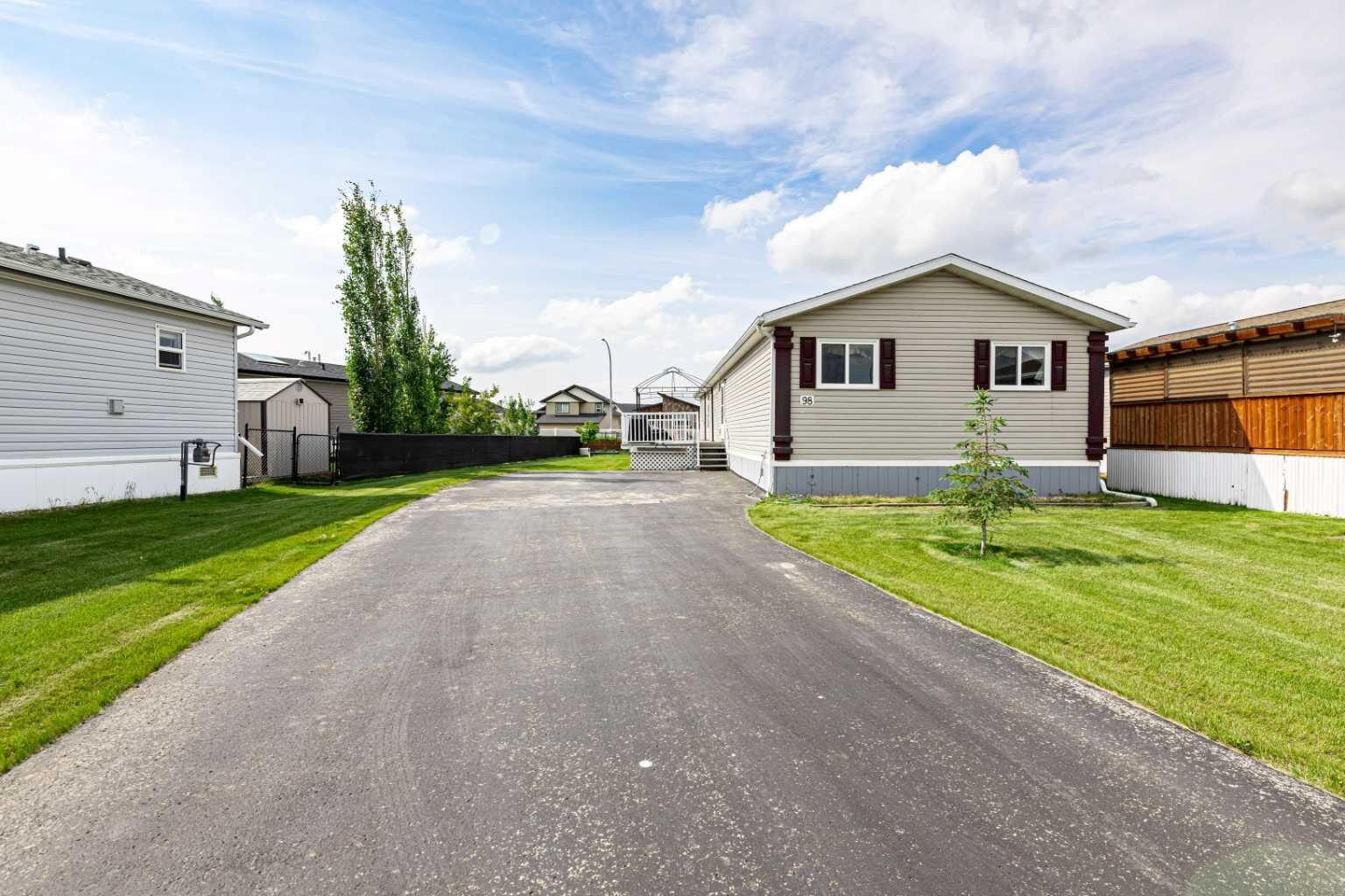 Property Photo: 15 Mackenzie Ranch Way 98 AB T4L 0B4